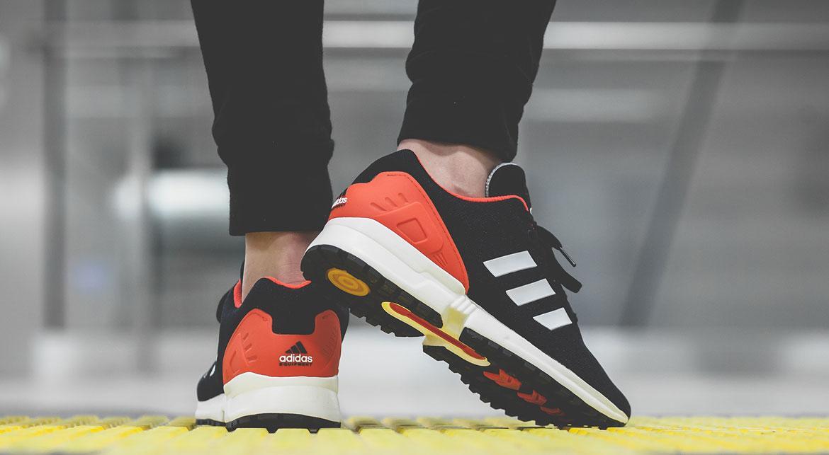 FLUX DS sm ブラック 黒 オレンジ FLUX DS sm ブラック 黒 オレンジ adidas Originals ZX Flux